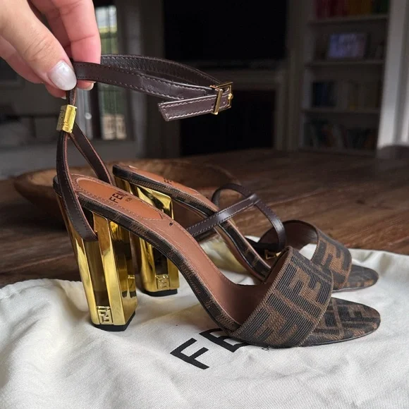 Fendi
FF 95MM Traced Heel Sandals - Picture 2 of 7